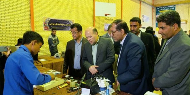 افتتاح نمایشگاه دست‌سازه‌های هنرجویان هنرستان‌های ناحیه یک بندرعباس در هنرستان شهید رجایی
